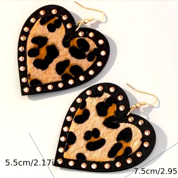NWT-CHEETAH HEART SHAPED EARRINGS - Picture 4 of 5